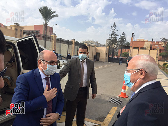 محافظ بورسعيد أثناء استقباله وزير العدل (1)
