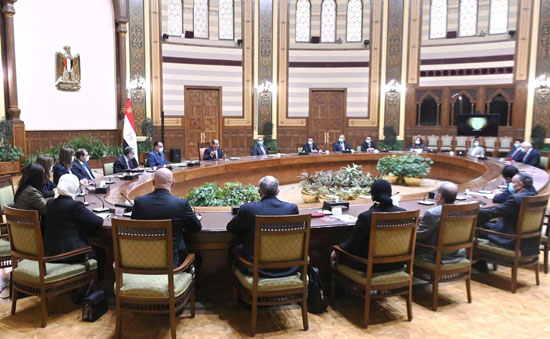 الرئيس السيسي مع الوفد العراقى (5)