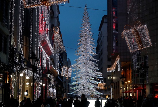 شجرة عيد الميلاد في الشارع
