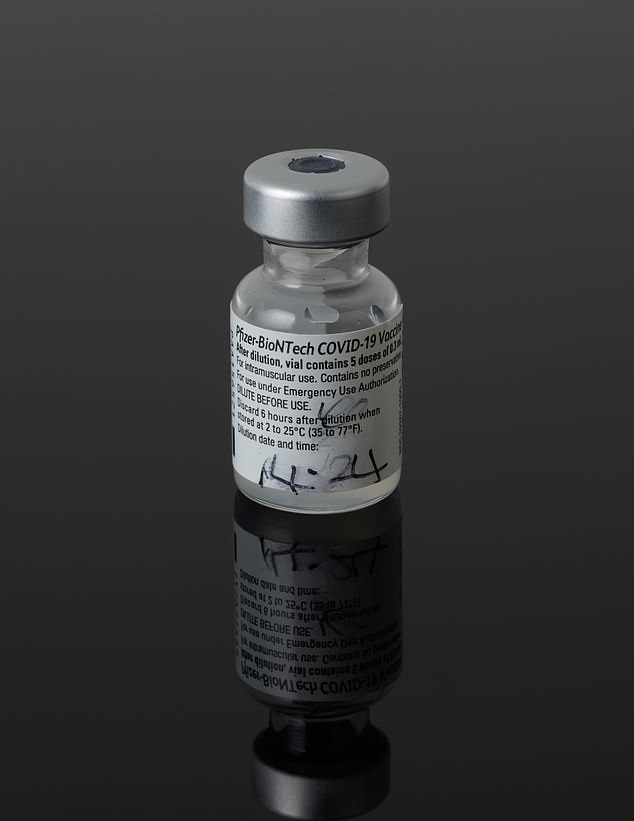 The first vial of the Corona vaccine will be displayed in the Science Museum in Britain (3)