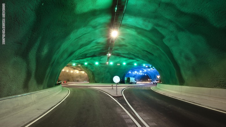 201210121913-eysturoyartunnel-roundabout-faroe-islands-5