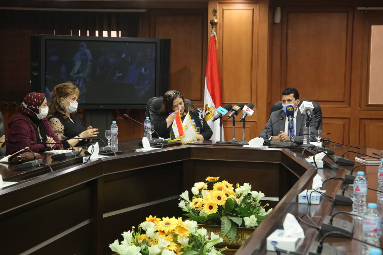 ندوة وزير الرياضة (9)