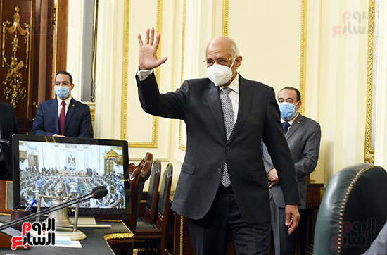 الدكتور على عبد العال رئيس مجلس النواب خلال تحيه النواب