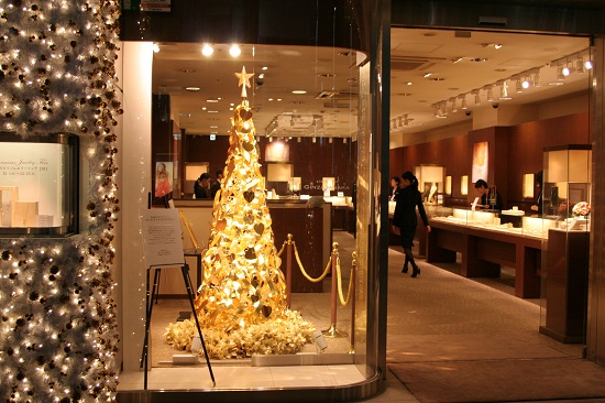 شجرة عيد الميلاد جينزا تاناكا