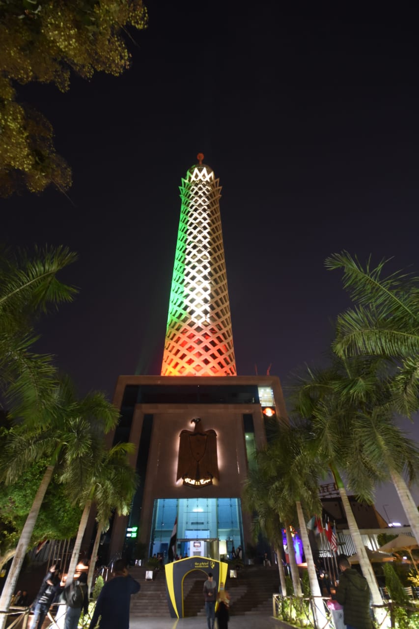 إضاءة برج القاهرة بألوان علم الإمارات (3)
