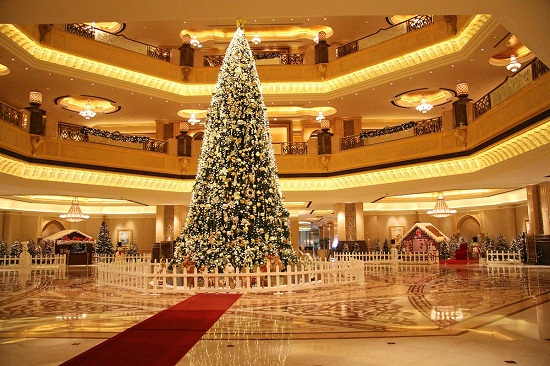 شجرة عيد الميلاد في فندق قصر الإمارات