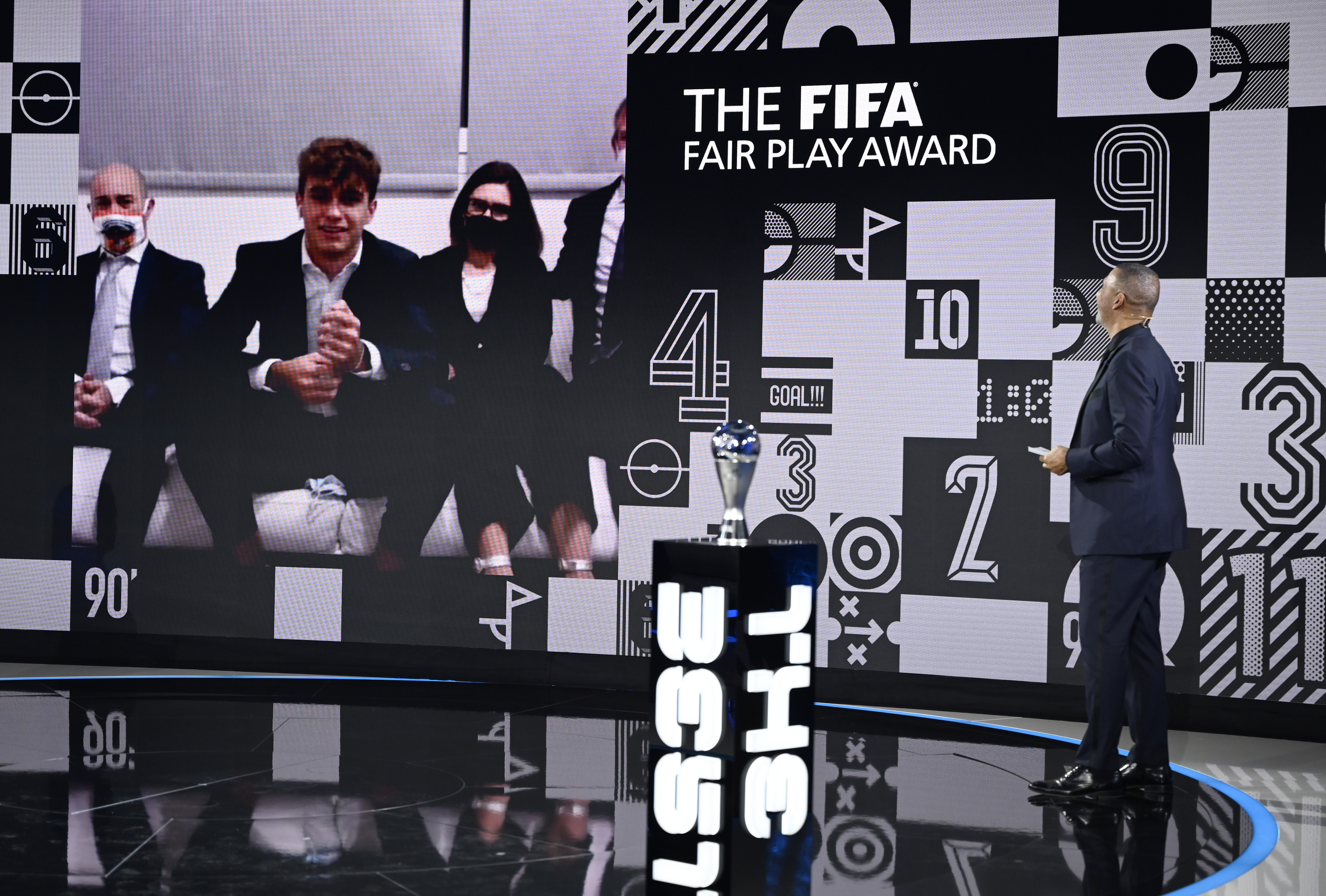 ماتيا أجنيسي الفائز بجائزة اللعب النظيف من الفيفا