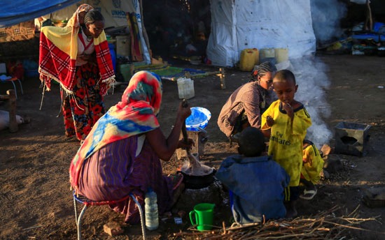 مخيمات لاستقبال اللاجئين الإثيوبيين