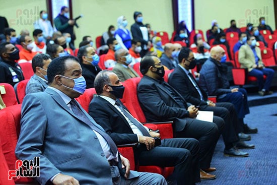 جلسة مع مجلس إدارة اللجنة الأولمبية المصرية ورؤساء الاتحادات الأولمبية (9)