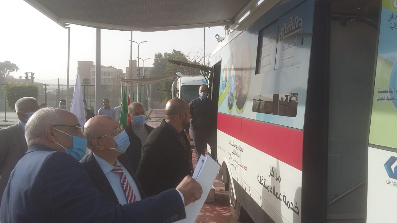 رئيس شركه مياه القاهره يطلق اسطول سيارات مراكز خدمة العملاء المتطوره