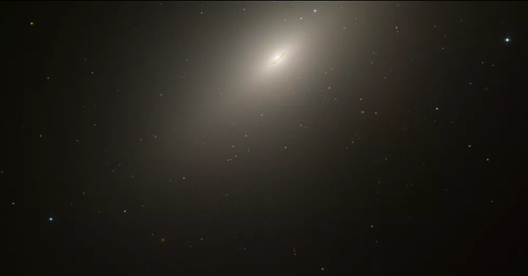 يقع كالدويل 52 (أو إن جي إس 4697) في كوكبة العذراء، وهو أول كالدويل