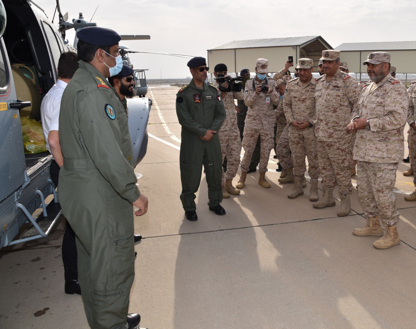 الجيش الكويتي يستلم أولى دفعات طائرات كاراكال فرنسية الصنع (1)