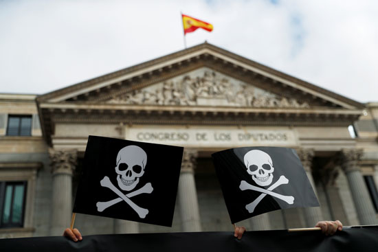 وقفة بمحيط البرلمان الإسبانى للمطالبة بتقنين القتل الرحيم (3)
