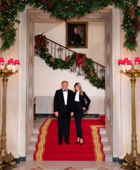 الرئيس الأمريكي دونالد ترامب وزوجته في احتفالات الكريسماس
