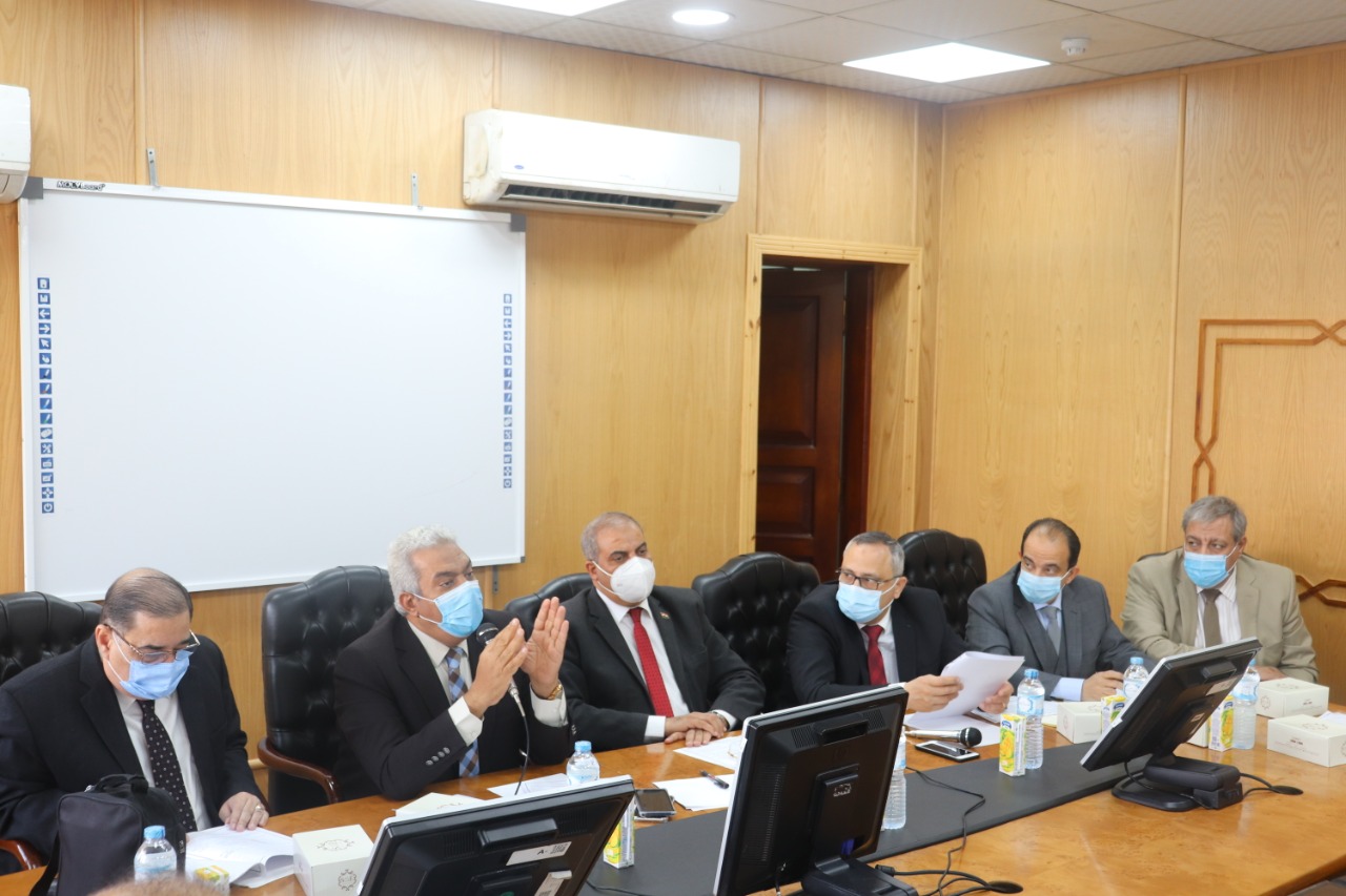 اجتماع مجلس إدارة مستشفيات جامعة الأزهر  (1)