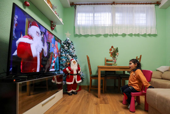 فيروس كورونا يجبر بابا نويل للاحتفال بالكريسماس عن بُعد (2)