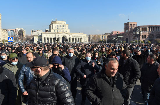 الآلاف يحيون ذكرى ضحايا النزاع حول قره باغ فى يريفان (6)