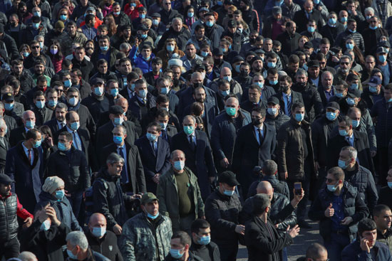 الآلاف يحيون ذكرى ضحايا النزاع حول قره باغ فى يريفان (1)