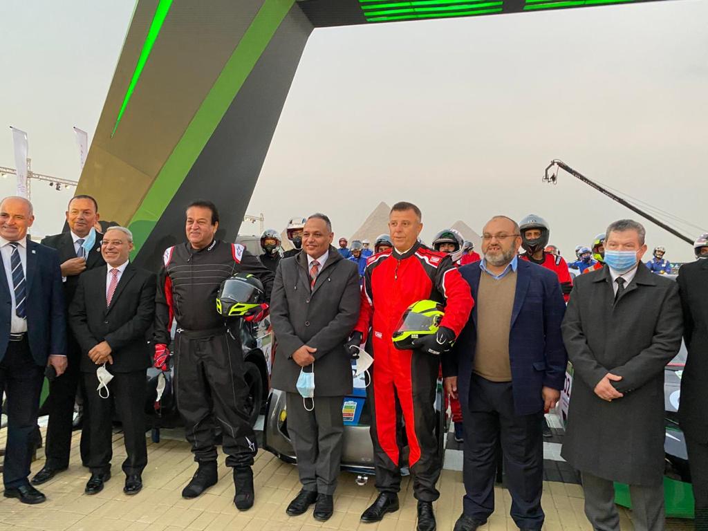 وزير التعليم العالى يشهد افتتاح رالى السيارات (2)