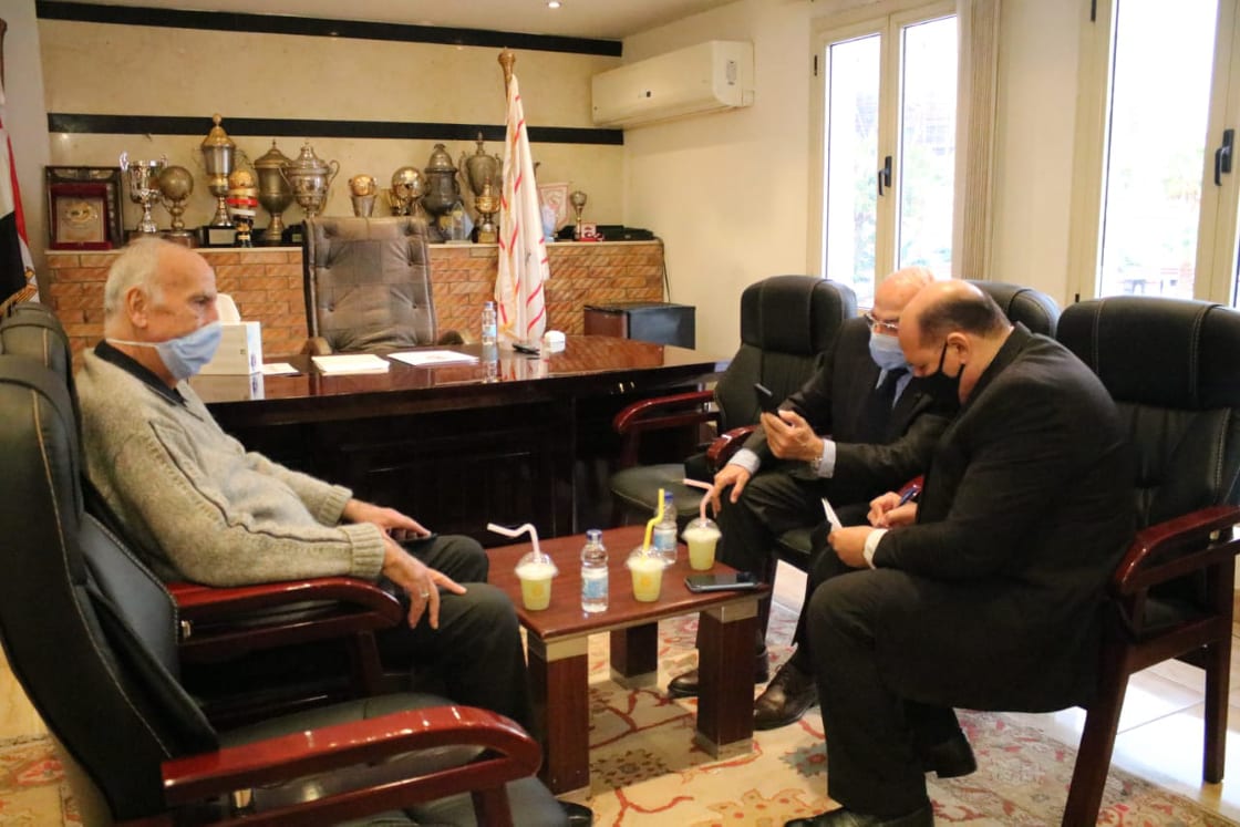 احمد البكري رئيس الزمالك مع لجنة الحكماء