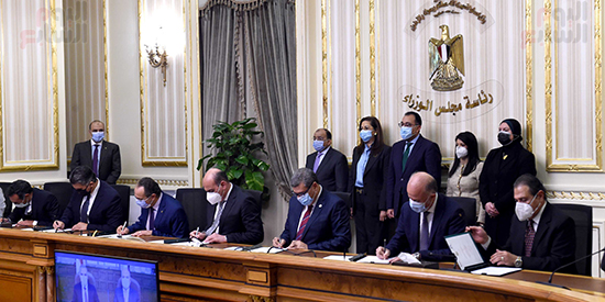 رئيس الوزراء يشهد توقيع بروتوكول لتوصيل الغاز الطبيعى لـ4 مناطق صناعية بقنا و (7)
