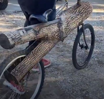 الدراجة الخشبية