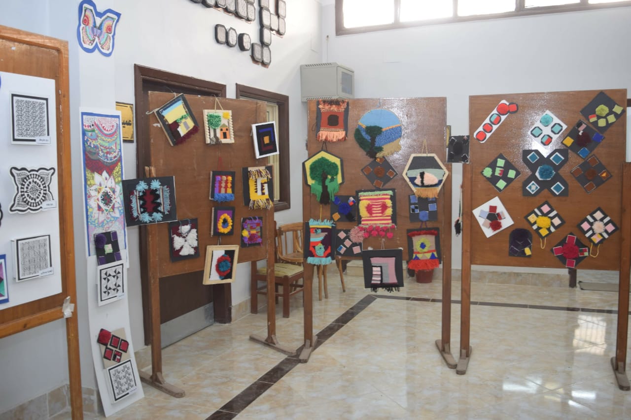 افتتاح المعرض الفنى الأول لطلاب التربية النوعية  (1)