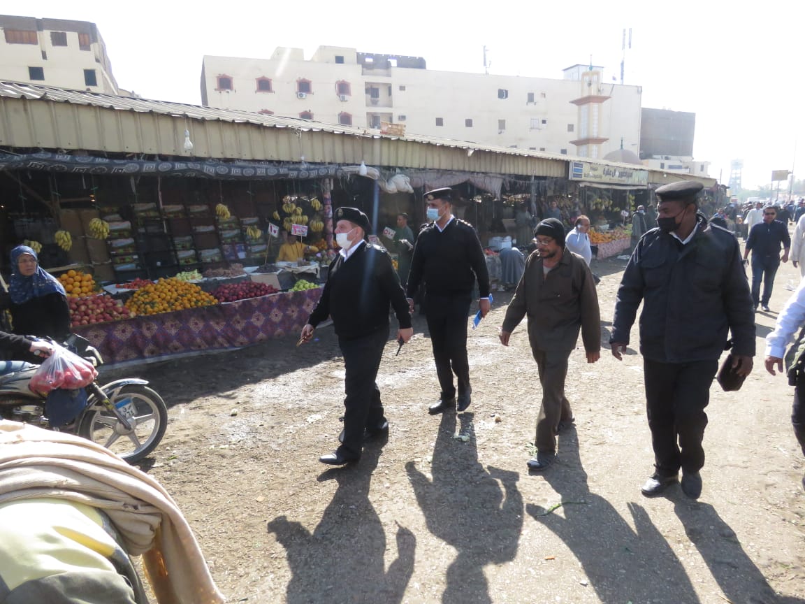 شرطة المرافق تحرر 178 محضر ومخالفة فى حملات بشوارع مدينة الأقصر (1)