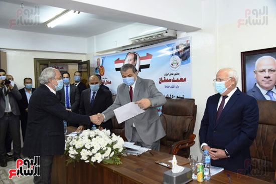 وزير القوى العاملة ومحافظ بورسعيد يفتتحان ملتقى التوظيف الأول (32)
