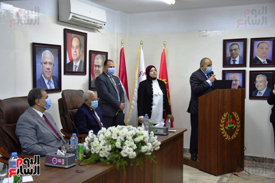 وزير القوى العاملة ومحافظ بورسعيد يفتتحان ملتقى التوظيف الأول (33)