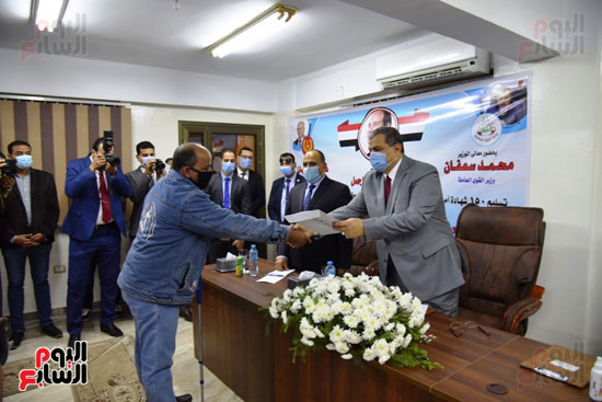 وزير القوى العاملة ومحافظ بورسعيد يفتتحان ملتقى التوظيف الأول (21)