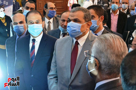 وزير القوى العاملة ومحافظ بورسعيد يفتتحان ملتقى التوظيف الأول (24)