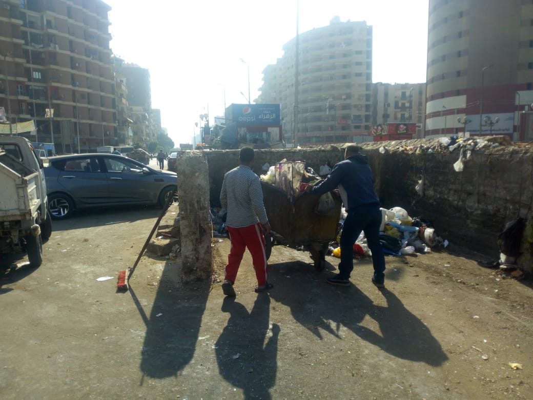 شن حملات مكثفة للنظافة والتشجير بميادين وشوارع حي شرق  (6)