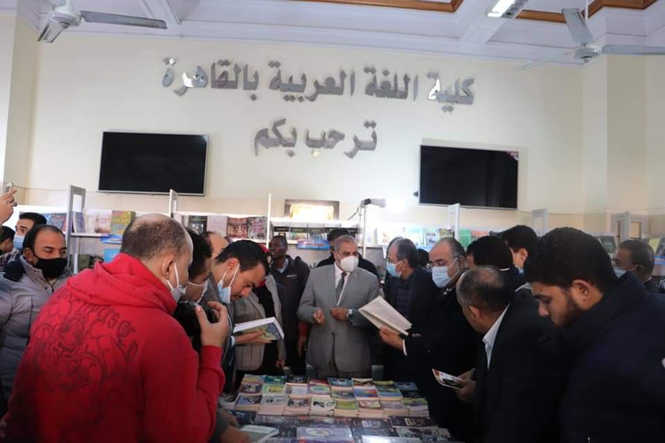 معرض الكتاب بكلية اللغة العربية بجامعة الأزهر (5)