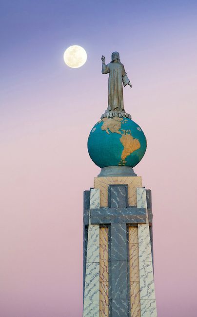 تمثال المسيح فى السلفادور