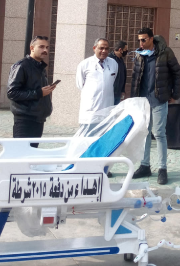 دفعة شرطة 2015 تهدى مستشفى ناصر العام سريرين