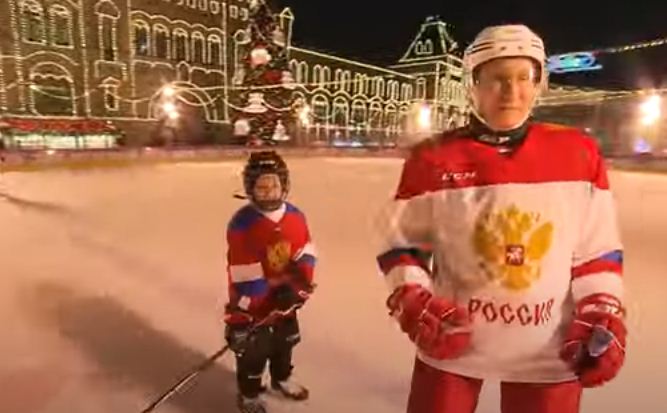 بوتين بملابس التزلج مع الطفل