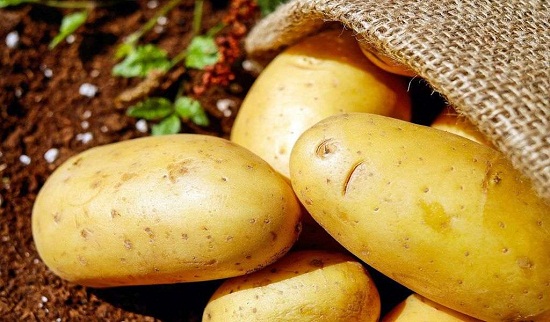 وصفات طبيعية من البطاطس للعناية بالبشرة