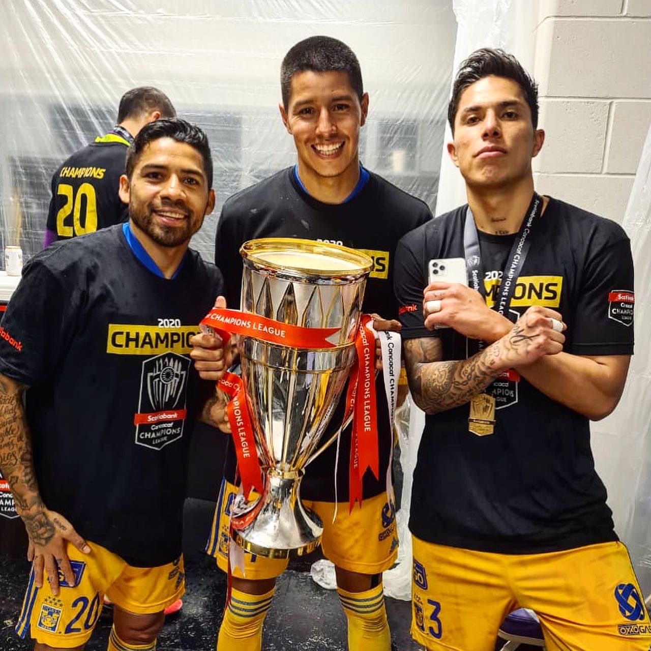 Tigres Unal players with the CONCACAF Cup