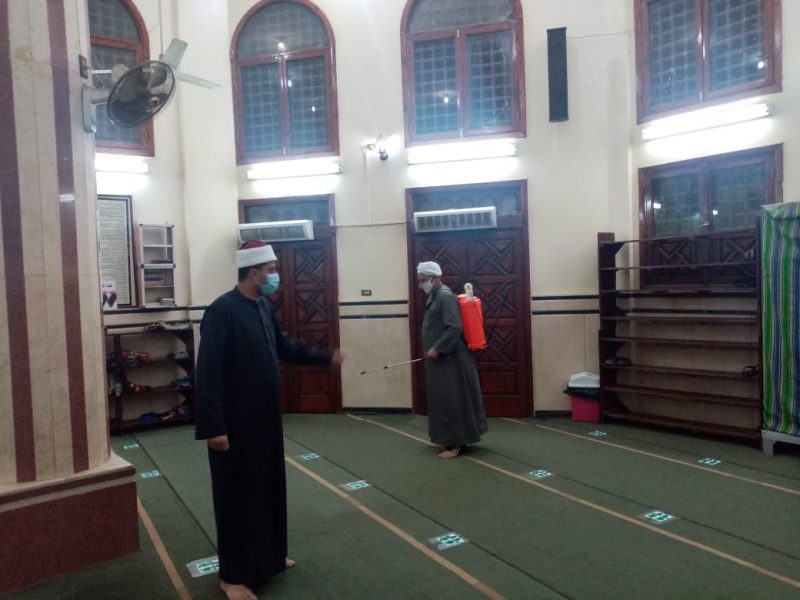استمرار حملات تعقيم المساجد