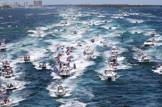 شارك أنصار الرئيس ترامب في استعراض للقوارب لتأييده