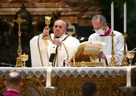 البابا فرنسيس خلال قداس عشية عيد الميلاد (4)