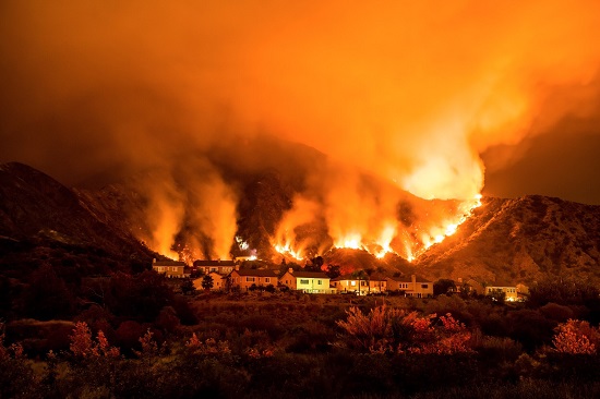 حرائق الغابات في الساحل الغربي بكاليفورنيا