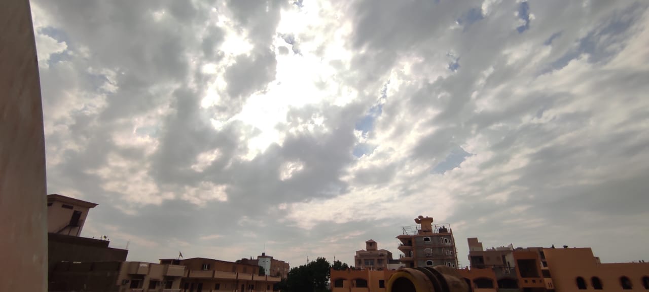 الغيوم تكسو سماء محافظة الأقصر والمحافظة ترفع درجة الإستعداد