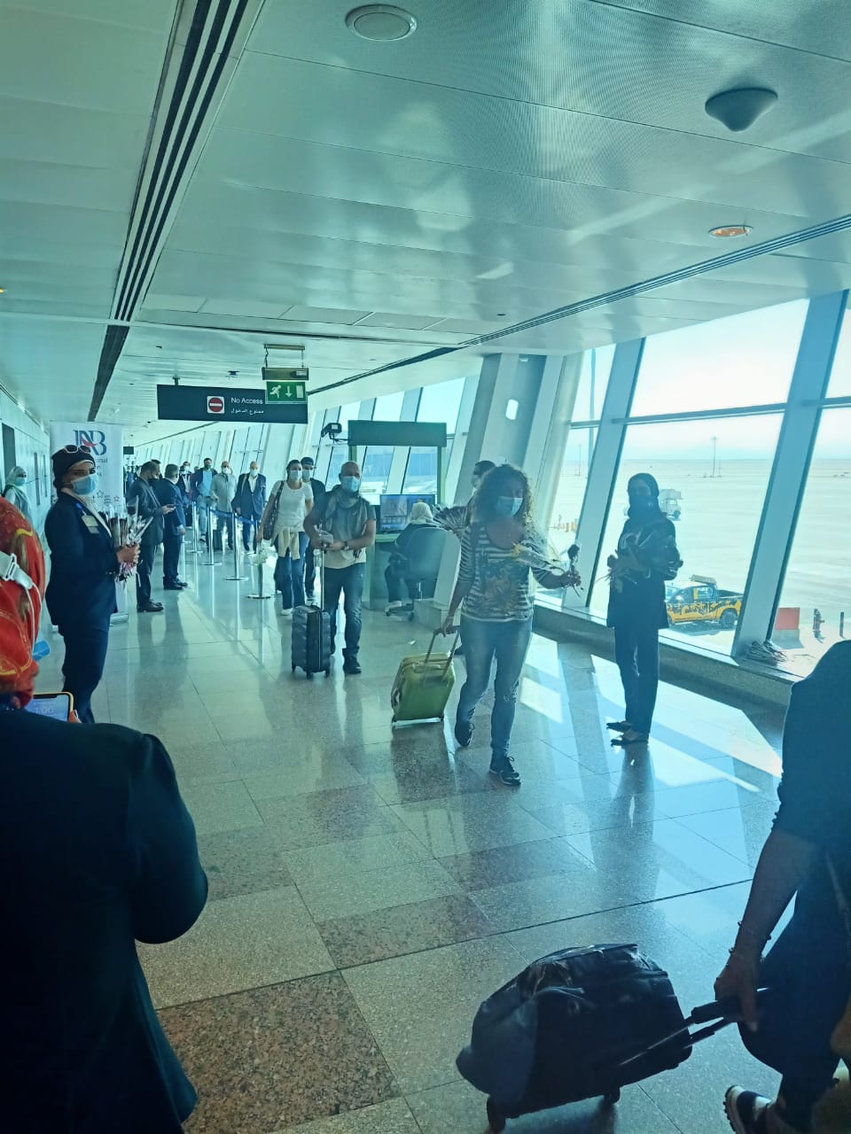 مطار الغردقه يستقبل رحله من سويسرا (1)