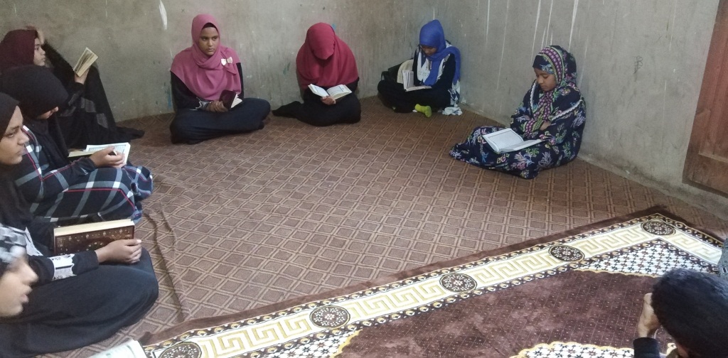 الأطفال داخل كتاتيب حفظ القرآن الكريم فى قنا  (3)