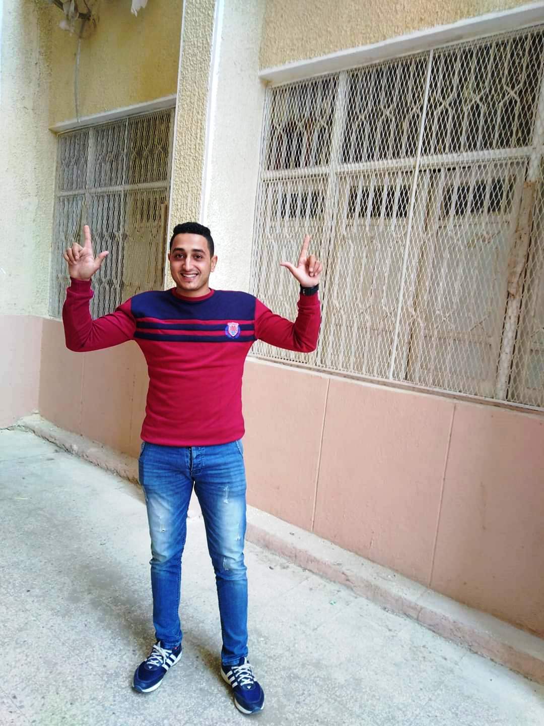 أحمد عاطف شهيد لقمة العيش الذي قتل قبل ايام من زفافه