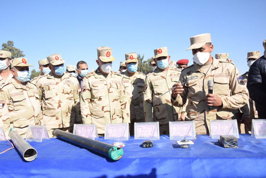 الفريق محمد فريد يتفقد معسكر إعداد وتأهيل مقاتلى الجيش الثانى بشمال سيناء (2)