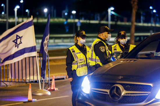 شرطة الاحتلال الإسرائيلى تنتشر لتنفيذ ثالث إغلاق عام بسبب كورونا (1)