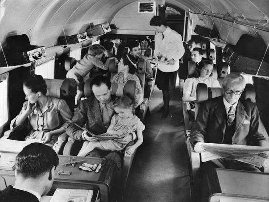 داخل الطائرة عام 1960